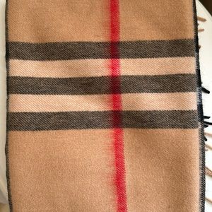 Burberry, cashmere scarf. Khaki color.
